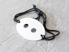 Parche reutilizable blanco ovalado con tira ajustable